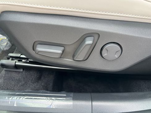 New 2025 Kia Niro EX image 18