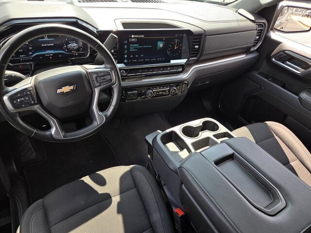 Used 2025 Chevrolet Silverado 1500 LT RWD image 14