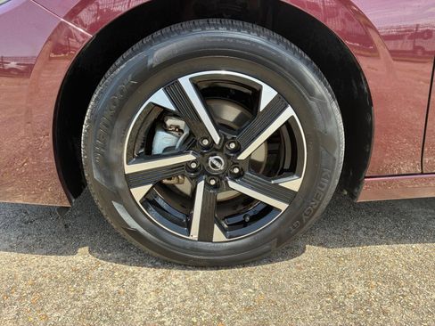 Used 2025 Nissan Sentra SV FWD image 23