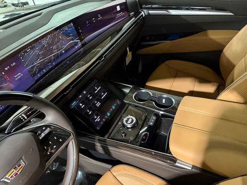 New 2026 Cadillac Escalade ESV Luxury image 40