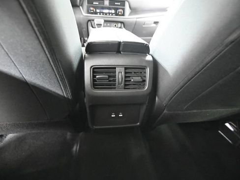 Used 2025 Nissan Rogue SV AWD/4WD image 29