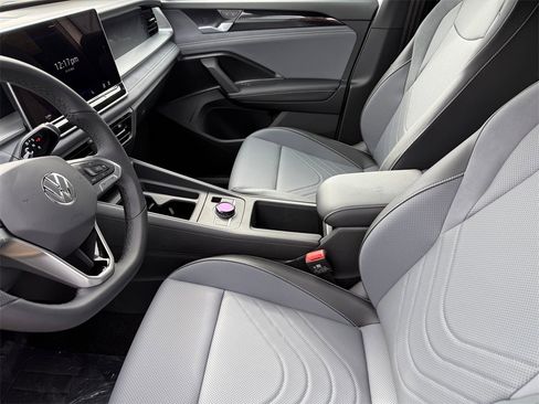 New 2026 Volkswagen Tiguan SE R-Line image 11