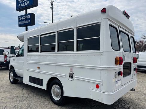 Used 2006 Ford E-350 and Econoline 350 Super Duty image 3