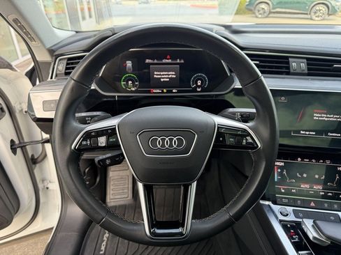 Used 2022 Audi e-tron Premium w/ Convenience Plus Package image 20