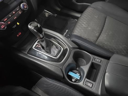 Used 2018 Nissan Rogue SV w/ Sun & Sound Touring Package image 28