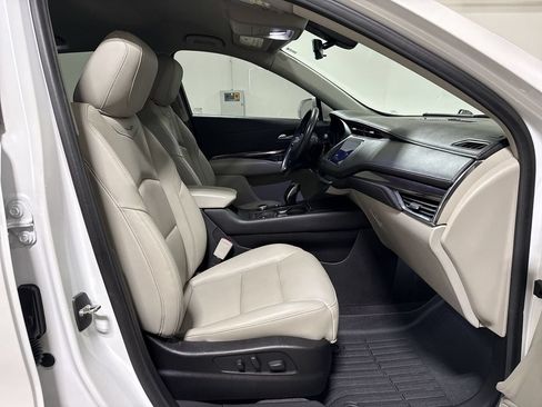 Used 2019 Cadillac XT4 Luxury w/ Cold Weather Package AWD/4WD image 21
