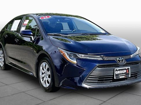 Used 2024 Toyota Corolla LE image 2