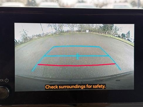 Used 2023 Toyota Corolla Cross L image 11