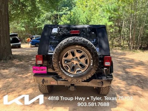 Used 2017 Jeep Wrangler Rubicon w/ Power Convenience Group AWD/4WD image 8