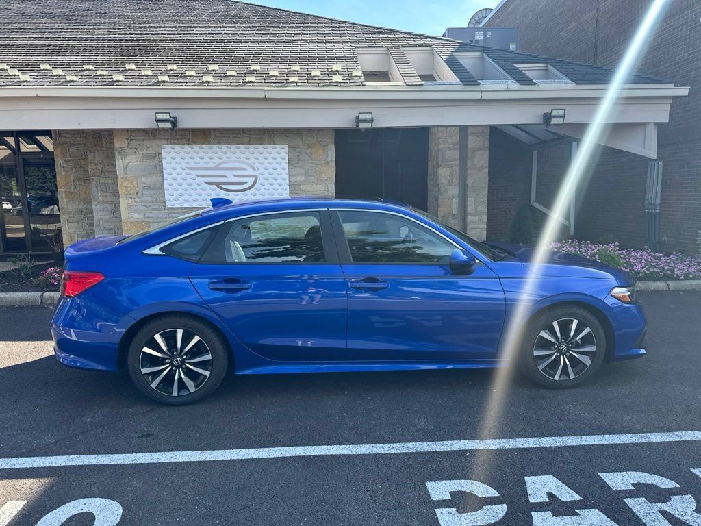 Used 2023 Honda Civic EX image 5