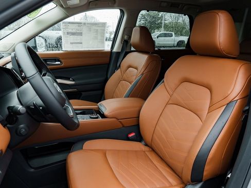 New 2025 Nissan Pathfinder Platinum image 24