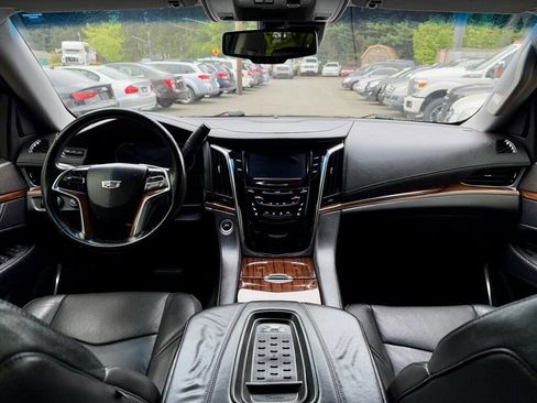 Used 2016 Cadillac Escalade Luxury AWD/4WD image 16