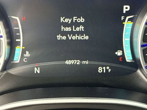 Used 2025 Chrysler Pacifica Select image 30