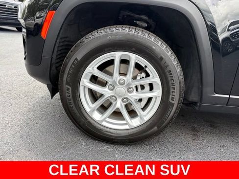 Used 2025 Jeep Grand Cherokee Laredo X w/ Luxury Tech Group I AWD/4WD image 9
