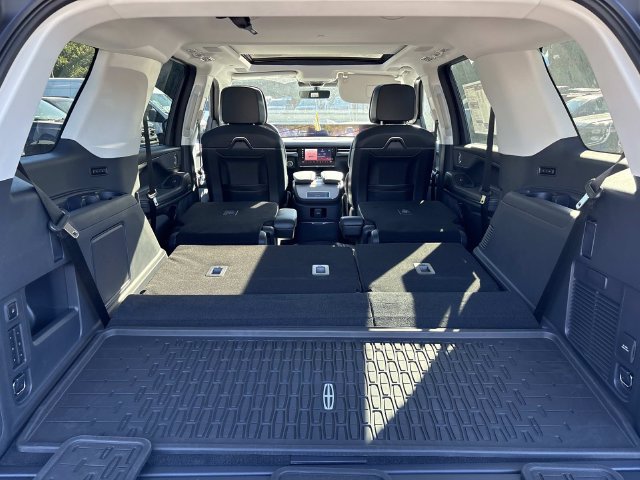 New 2027 Lincoln Navigator Reserve AWD/4WD image 12