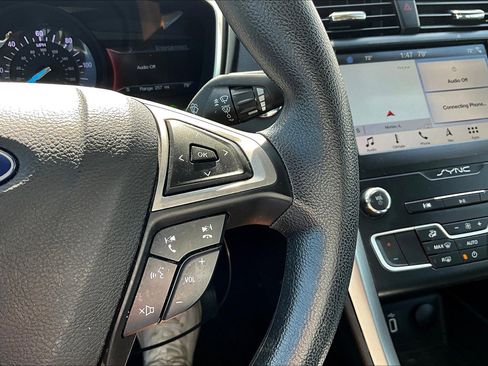 Used 2019 Ford Fusion SE image 23