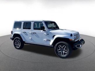 Used 2025 Jeep Wrangler Sahara video 2