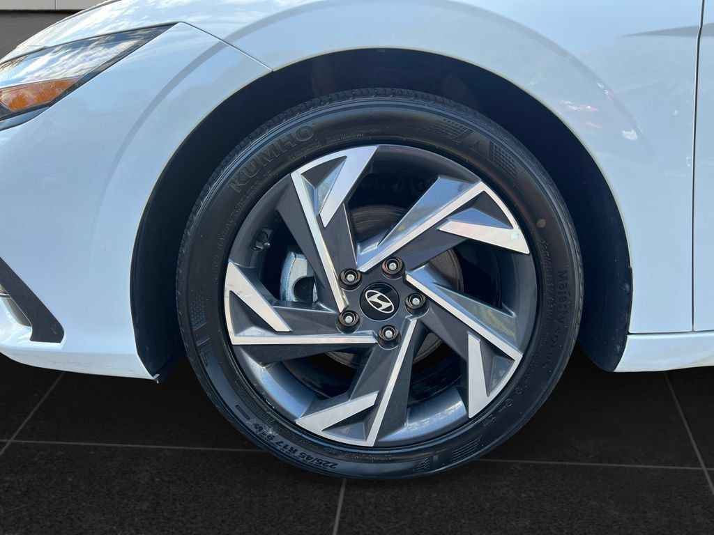 Used 2024 Hyundai Elantra Limited FWD image 9
