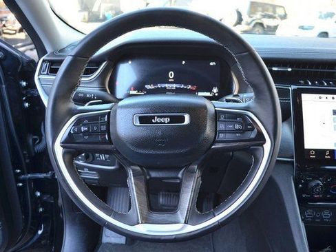 Used 2023 Jeep Grand Cherokee Altitude image 19