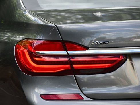 Used 2017 BMW 750i xDrive image 6