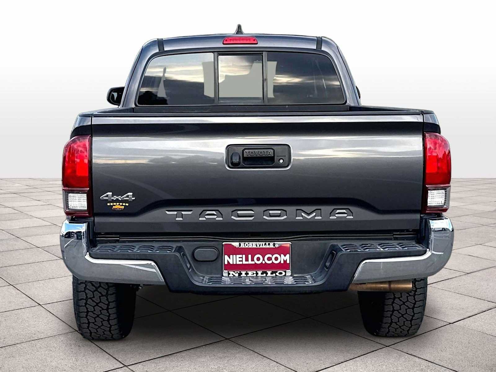 Used 2022 Toyota Tacoma SR5 AWD/4WD image 7