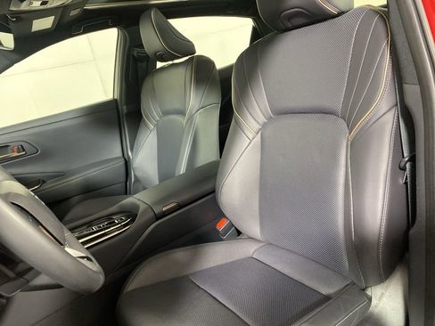 Used 2025 Toyota Crown Platinum AWD/4WD image 12