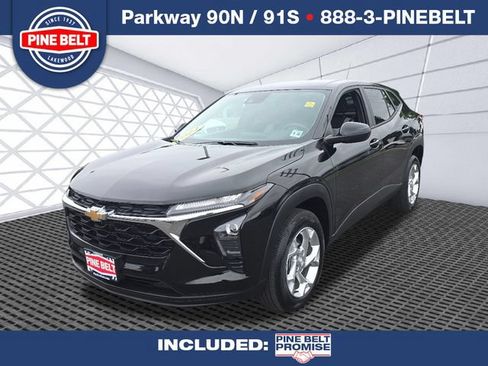Certified 2024 Chevrolet Trax LS w/ LS Convenience Package FWD image 1