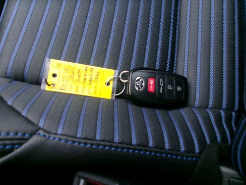 Used 2024 Toyota Corolla Cross XSE w/ Convenience Package image 19