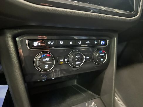Used 2021 Volkswagen Tiguan SEL AWD/4WD image 16