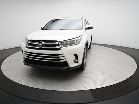 Used 2018 Toyota Highlander Limited Platinum image 12