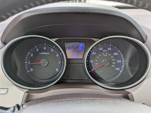 Used 2013 Hyundai Tucson GLS image 26