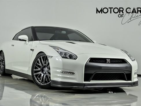 Used 2016 Nissan GT-R Premium AWD/4WD image 1