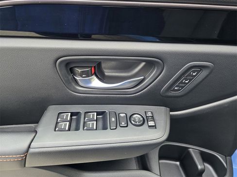 Certified 2025 Honda Pilot TrailSport image 17