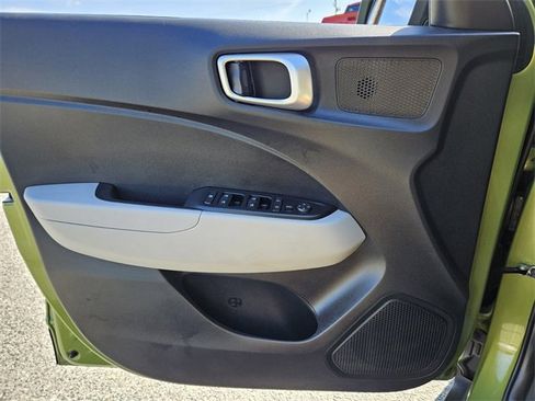 Used 2023 Hyundai Venue SEL image 30