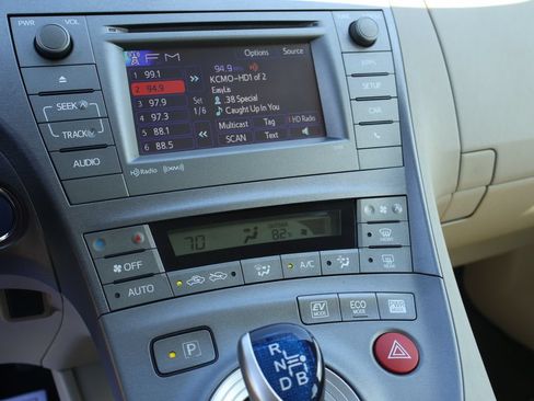 Used 2015 Toyota Prius Three FWD image 33