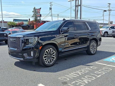 Used 2023 GMC Yukon Denali Ultimate AWD/4WD image 3
