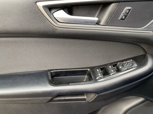 Used 2018 Ford Edge SEL image 18