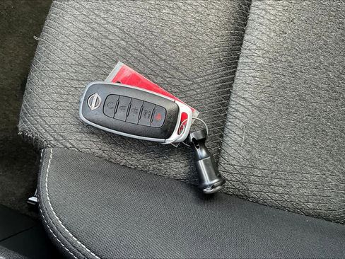 Used 2024 Nissan Rogue SV image 32