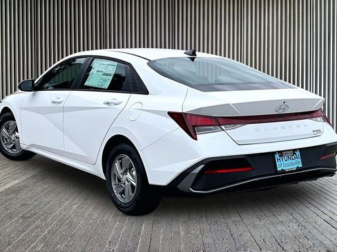 New 2026 Hyundai Elantra SE FWD image 3