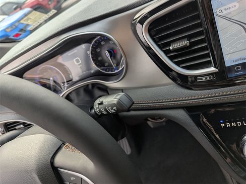 New 2026 Chrysler Pacifica Pinnacle image 24