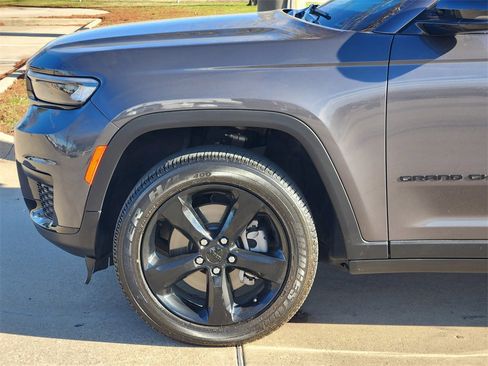 Used 2025 Jeep Grand Cherokee L Altitude image 9