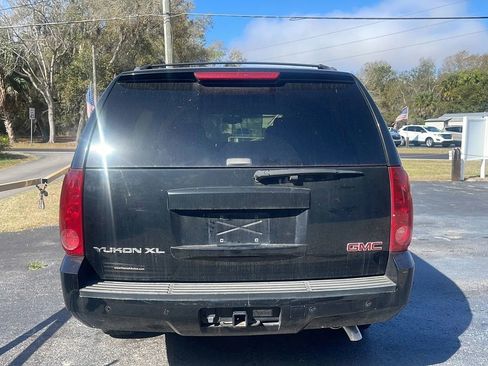 Used 2007 GMC Yukon XL SLT w/ SLT Preferred Equipment Group image 4
