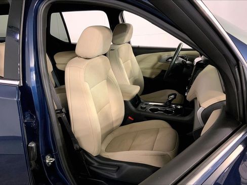 Used 2022 Chevrolet Traverse LS FWD image 7