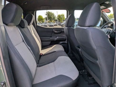 Used 2022 Toyota Tacoma TRD Off-Road AWD/4WD image 23