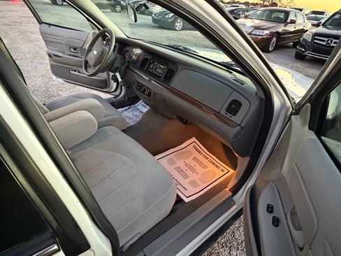 Used 2001 Ford Crown Victoria image 16