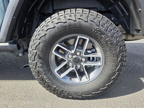 Used 2024 Jeep Gladiator Mojave w/ Convenience Group AWD/4WD image 19