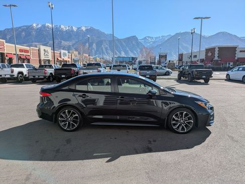 Used 2022 Toyota Corolla SE w/ SE Premium Package image 2