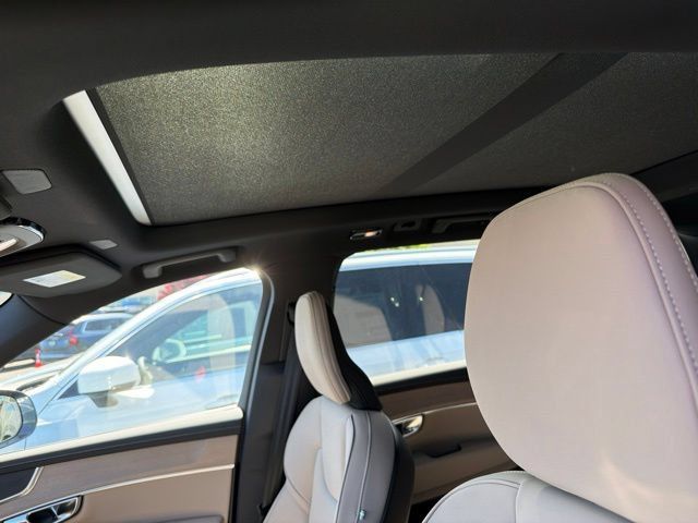 New 2026 Volvo XC90 T8 Core w/ Protection Package Premier AWD/4WD image 13