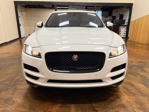 Used 2020 Jaguar F-PACE Premium image 4