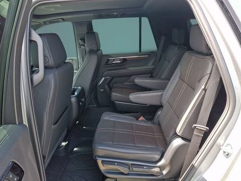 Used 2025 Chevrolet Tahoe High Country AWD/4WD image 7